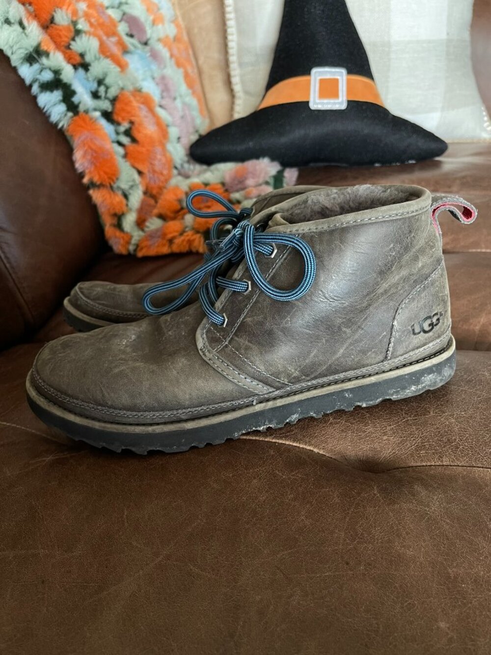 Men's Uggs Size 9